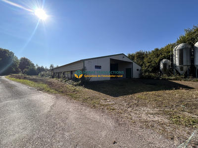 Ferme - 960 m² - 1 pièce
