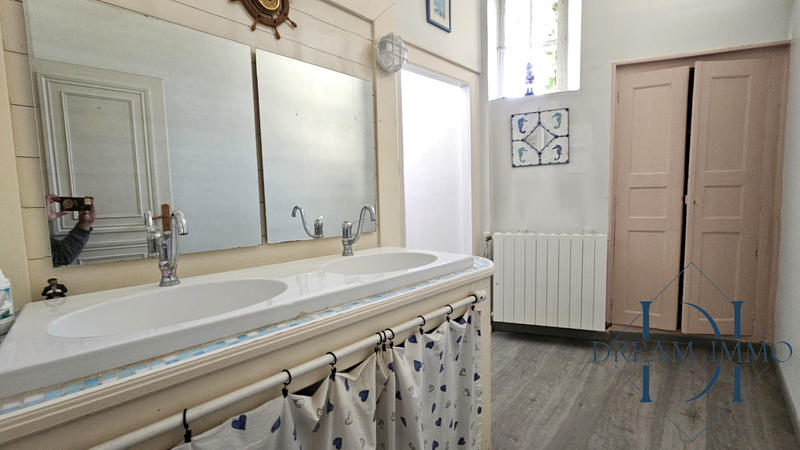 Maison - 380 m² - 10 pièces