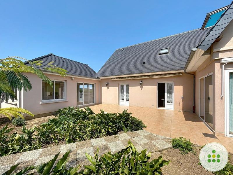 Maison - 208 m² - 9 pièces