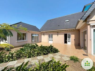 Maison - 208 m² - 9 pièces