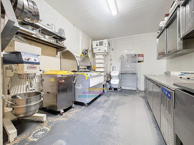 Fonds de commerce - Magasins - 67 m²