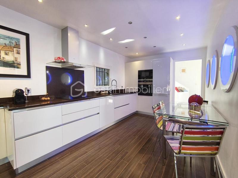 Villa - 264 m² - 7 pièces