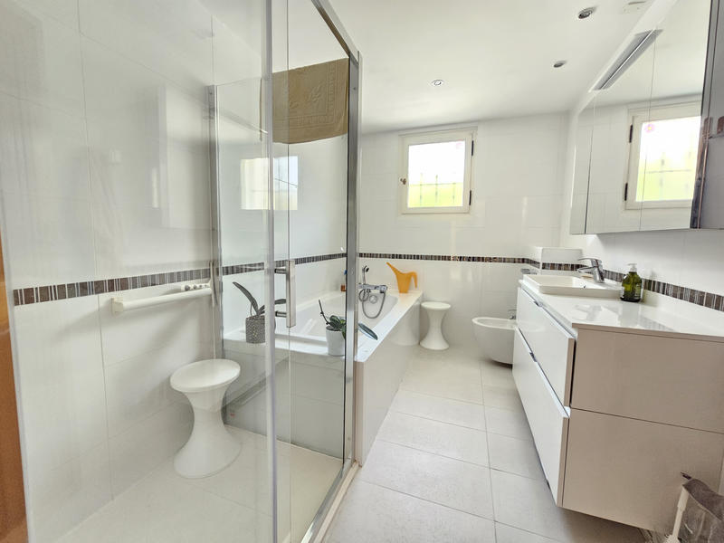 Maison - 177 m² - 6 pièces