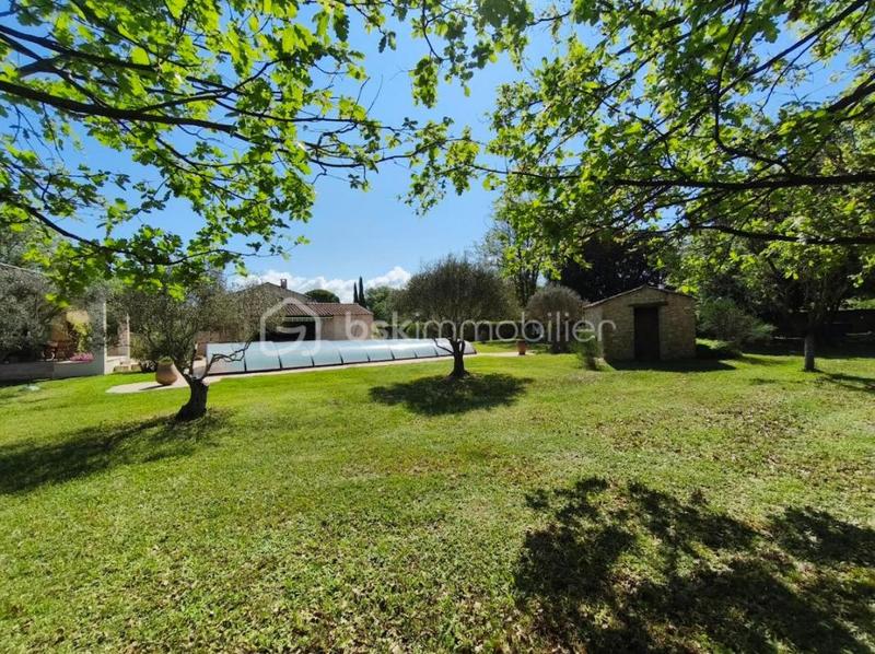 Propriété - 190 m² - 8 pièces