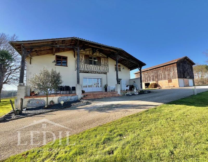 Maison - 300 m² - 5 pièces