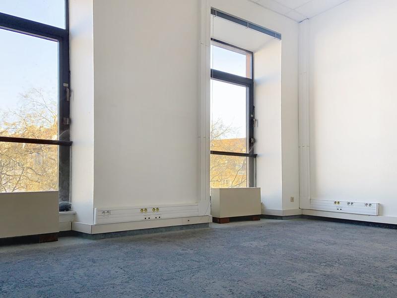 Local d'activités - 266 m² - 9 pièces