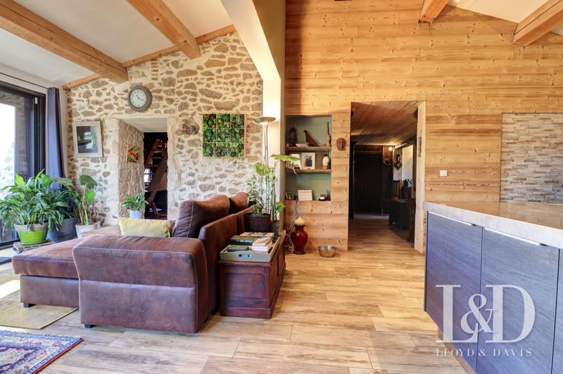 Mas - 250 m² - 9 pièces