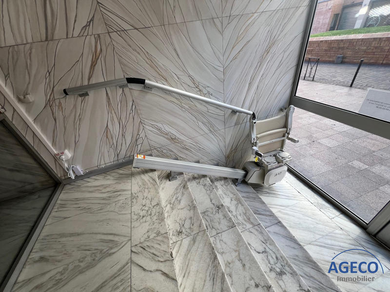 Local d'activités - 117 m² - 7 pièces