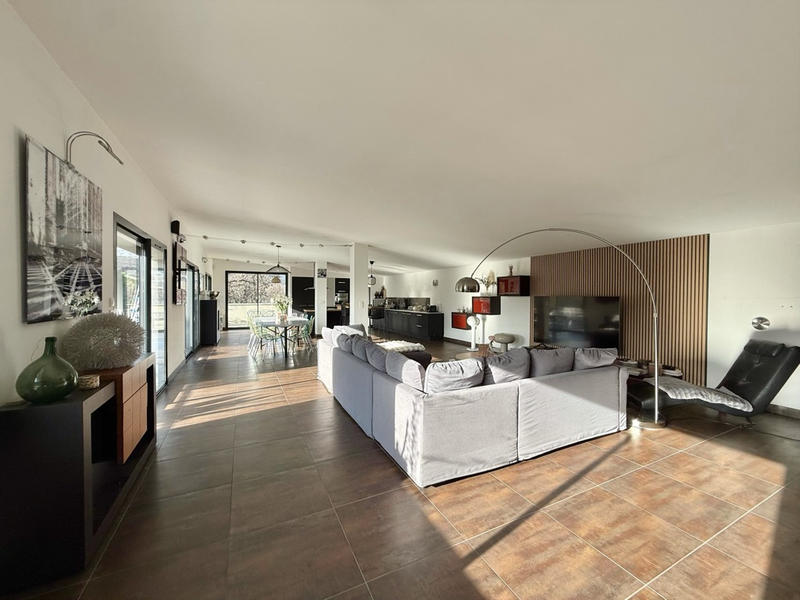 Appartement - 233 m² - 8 pièces