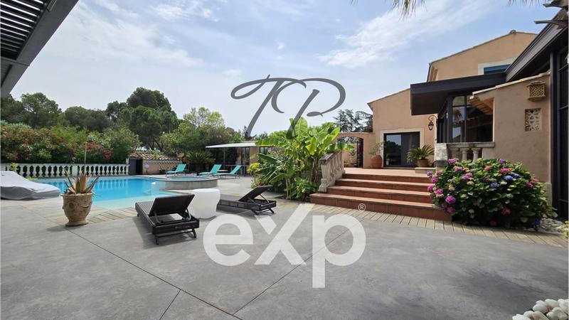 Maison - 230 m² - 7 pièces