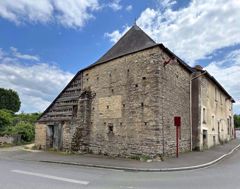 Maison - 242 m² - 4 pièces