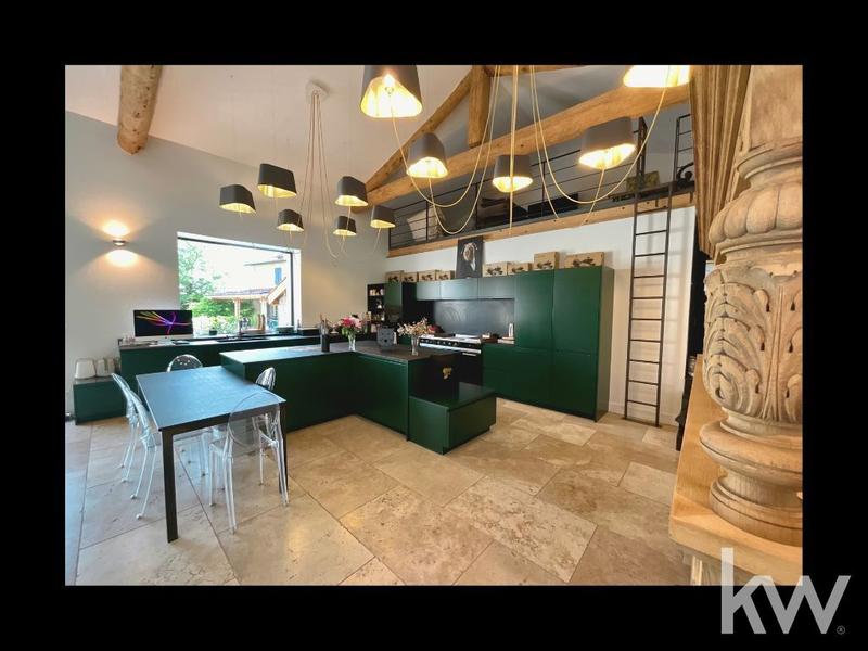 Propriété - 550 m² - 16 pièces