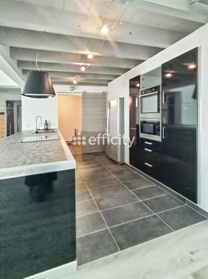 Appartement - 214 m² - 6 pièces