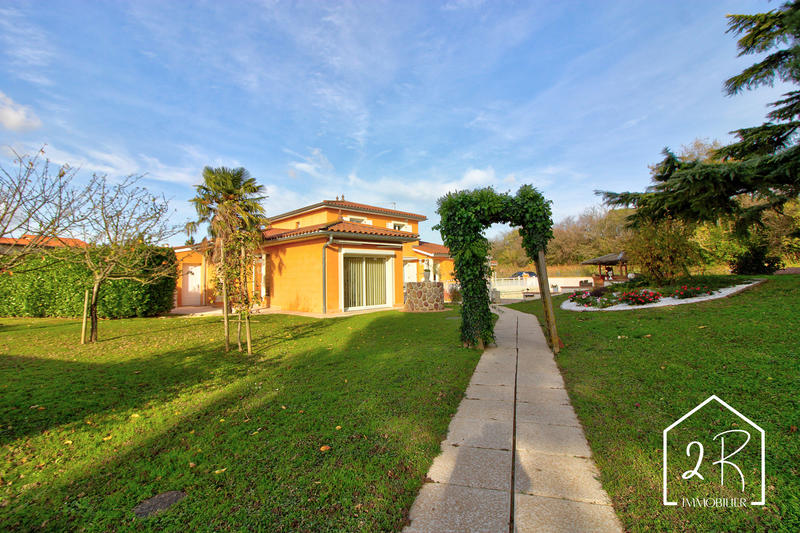 Villa - 253 m² - 10 pièces