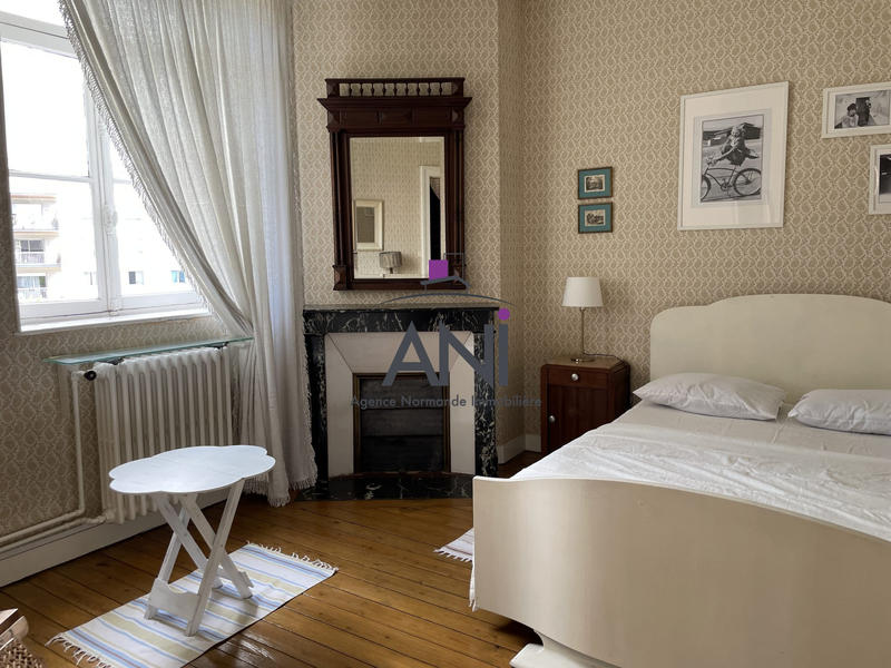 Maison - 303 m² - 12 pièces