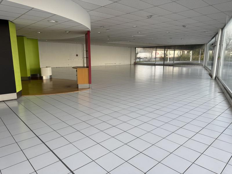 Local d'activités - 850 m²