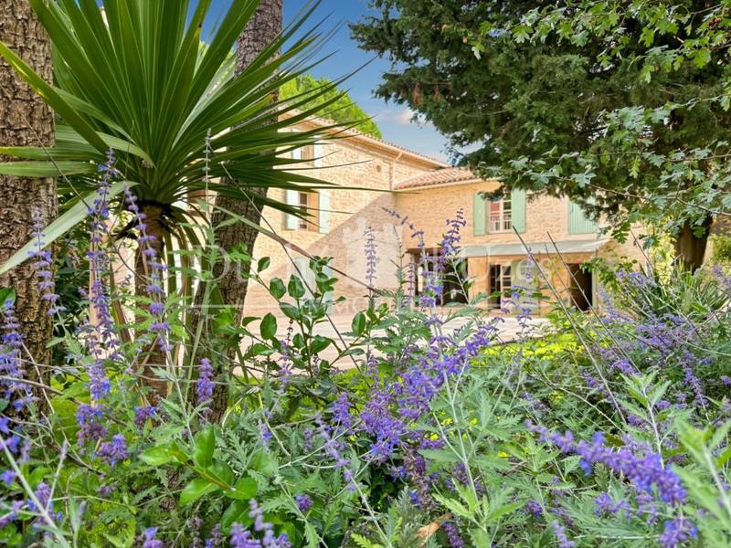 Propriété - 307 m² - 7 pièces