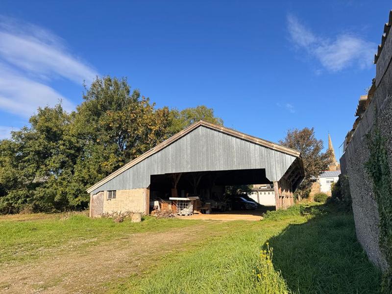 Terrain constructible - 1 100 m²