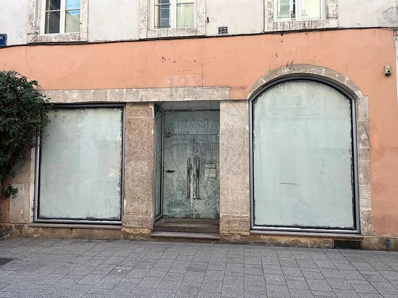 Local commercial - 136 m² - 2 pièces