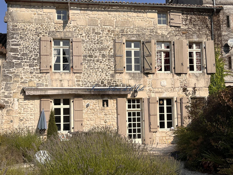 Maison - 239 m² - 7 pièces