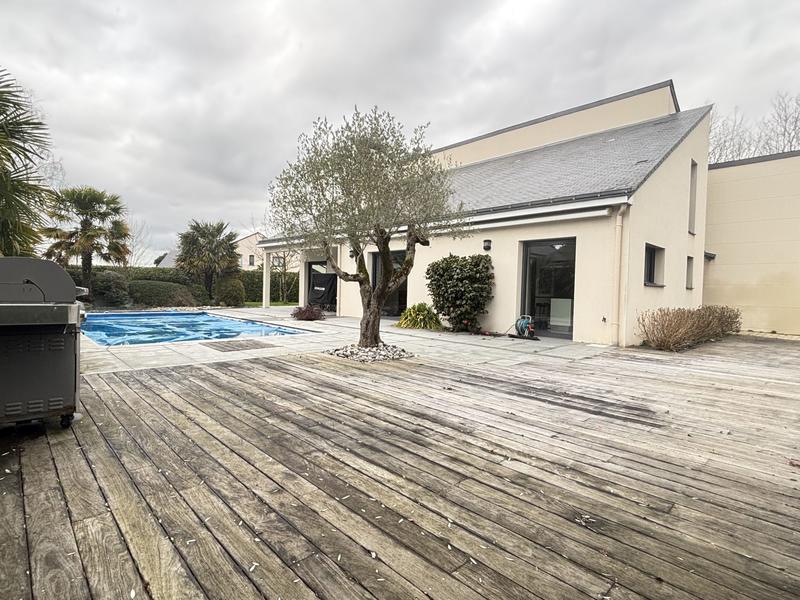 Maison traditionnelle - 225 m² - 7 pièces