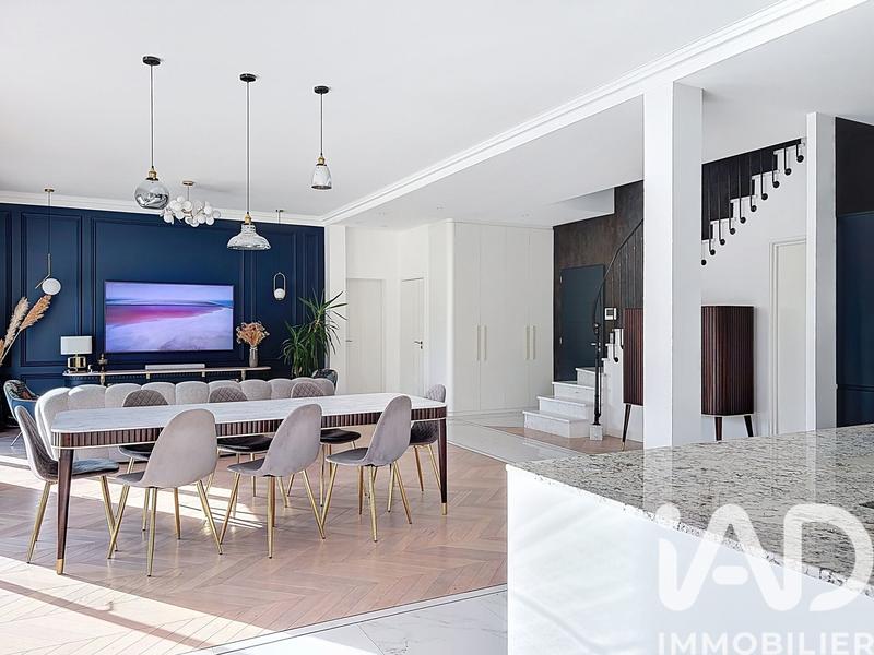 Maison - 320 m² - 9 pièces