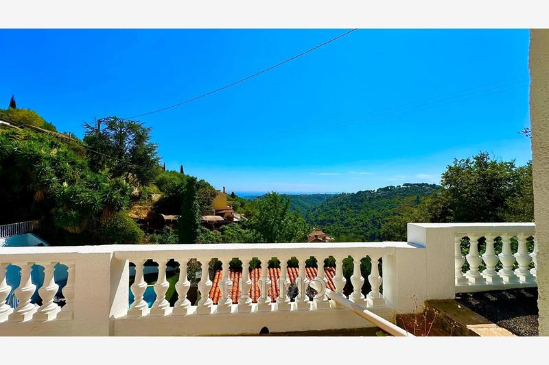 Maison - 223 m² - 6 pièces