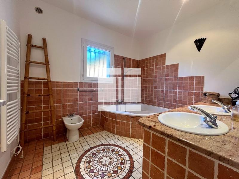 Villa - 207 m² - 8 pièces