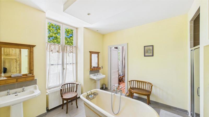 Maison de loisirs - 650 m² - 9 pièces