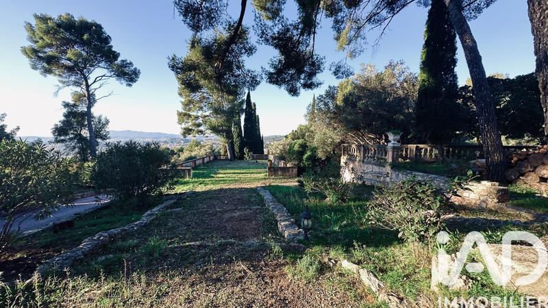 Maison - 292 m² - 11 pièces