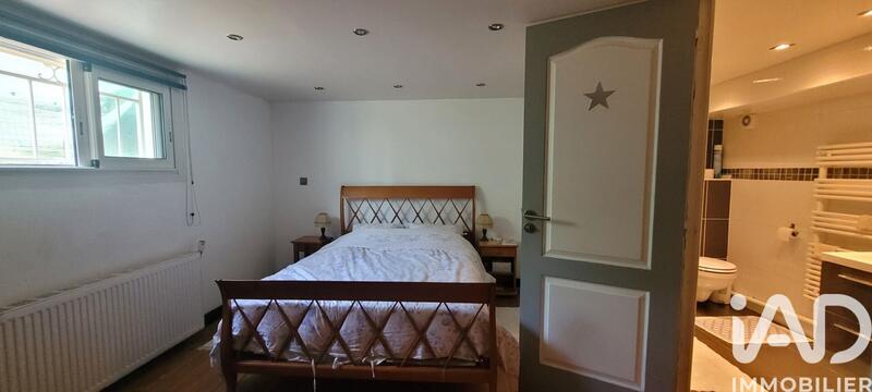 Maison - 221 m² - 7 pièces