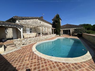 Propriété - 332 m² - 8 pièces