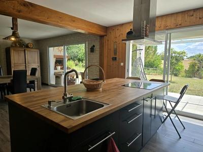 Maison - 207 m² - 9 pièces