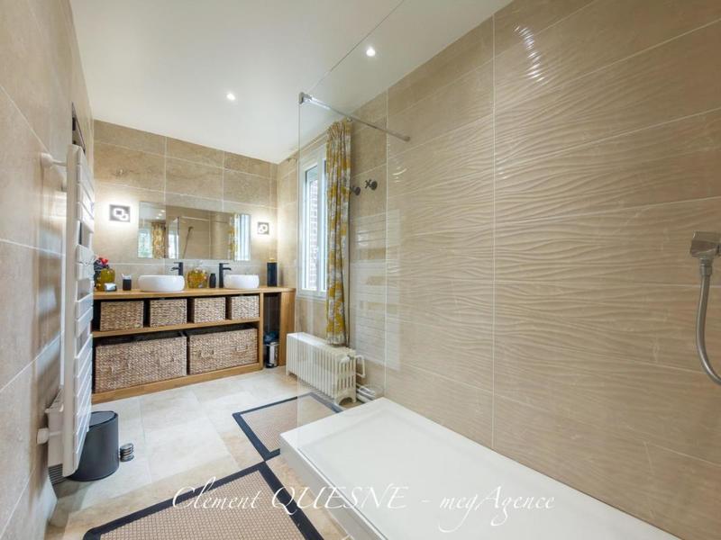 Maison - 182 m² - 7 pièces