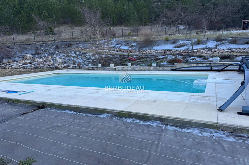 Maison - 263 m² - 8 pièces