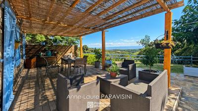 Maison - 244 m² - 9 pièces