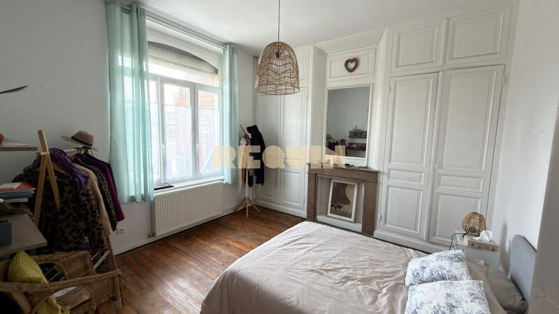 Maison - 210 m² - 8 pièces