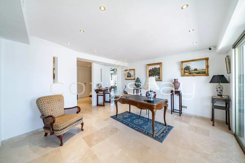 Appartement - 180 m² - 6 pièces