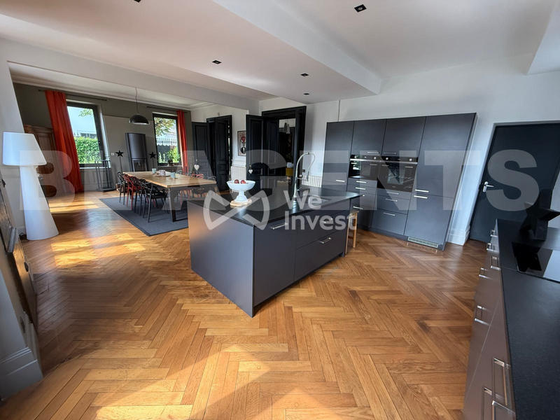 Maison - 390 m² - 5 pièces