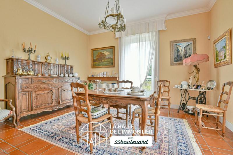 Château - 267 m² - 10 pièces