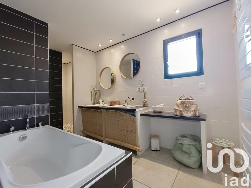 Maison - 230 m² - 7 pièces