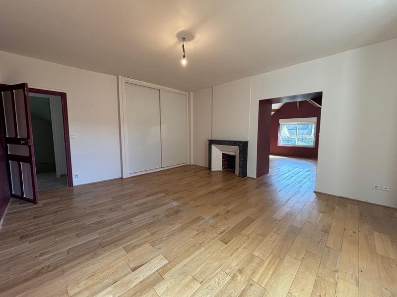 Maison - 200 m² - 8 pièces