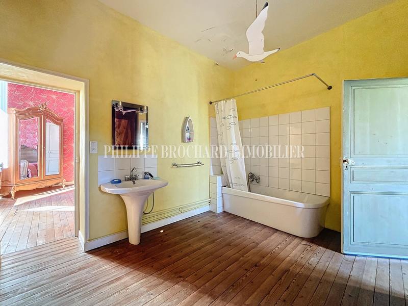 Maison - 241 m² - 12 pièces