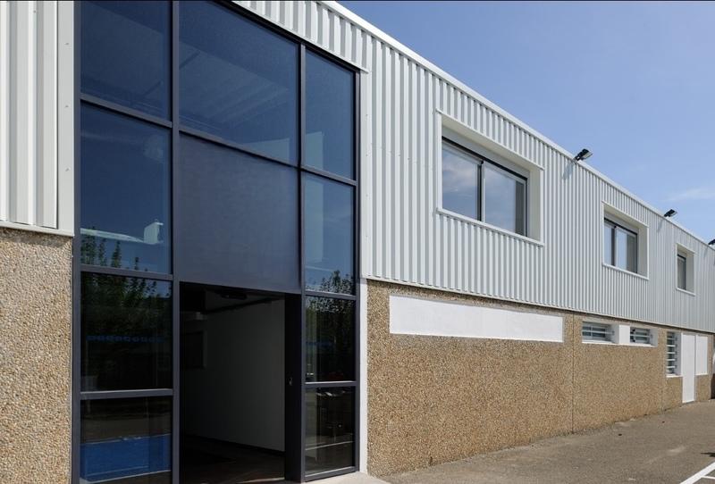 Local d'activité / Entrepôt - 2 637 m² - 12 pièces