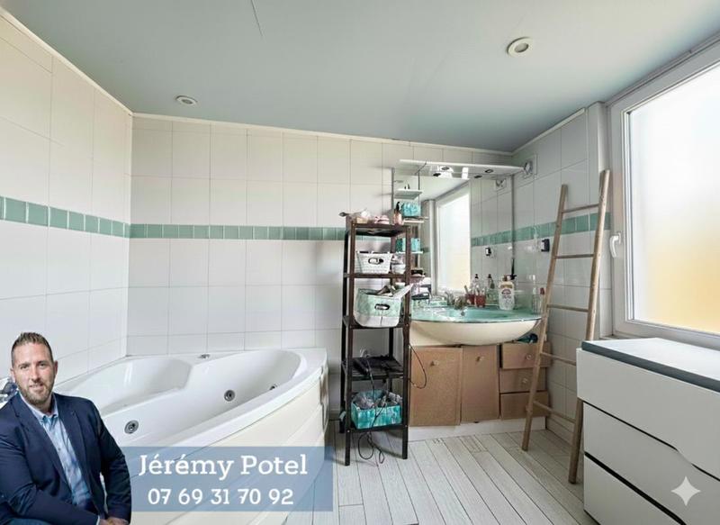 Maison - 90 m² - 5 pièces