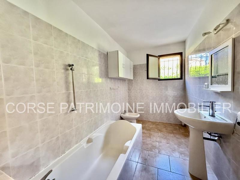 Maison - 225 m² - 12 pièces