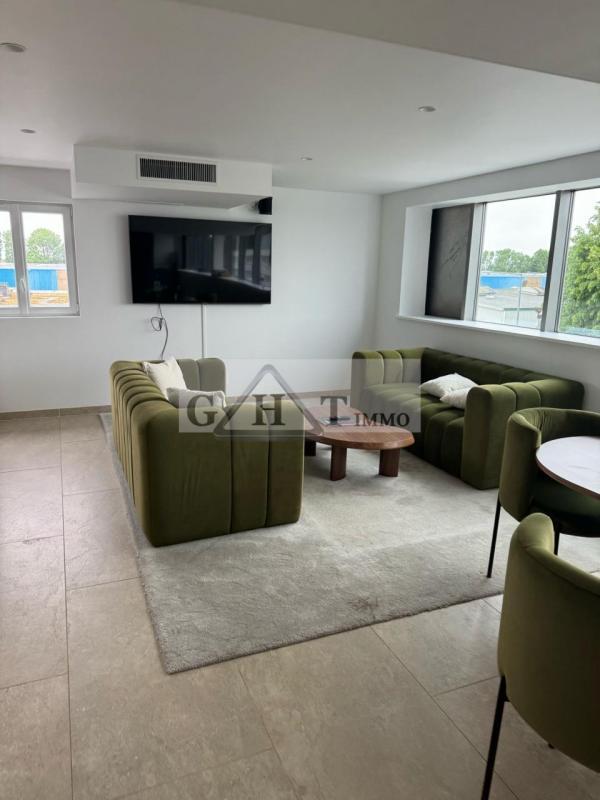 Entrepôt - 1 520 m²