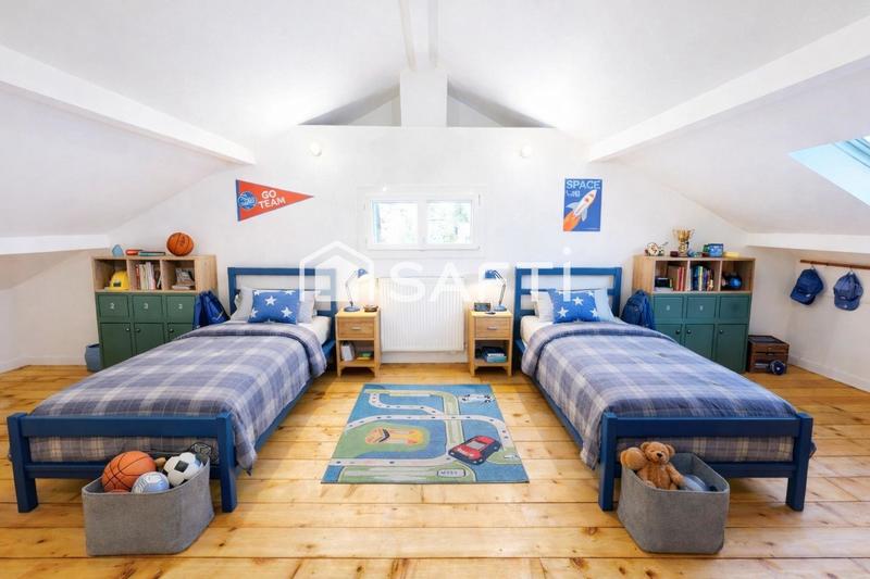 Maison - 195 m² - 7 pièces