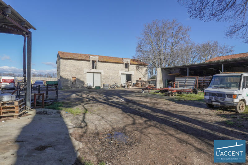 Château - 3 038 m² - 55 pièces