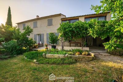 Maison - 245 m² - 9 pièces